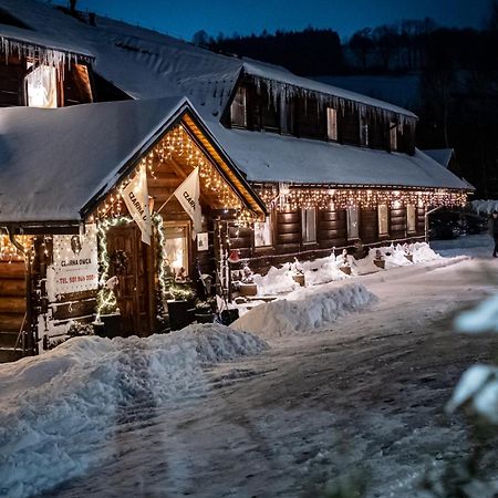 イステブナ Czarna Owca Bed & Breakfast エクステリア 写真