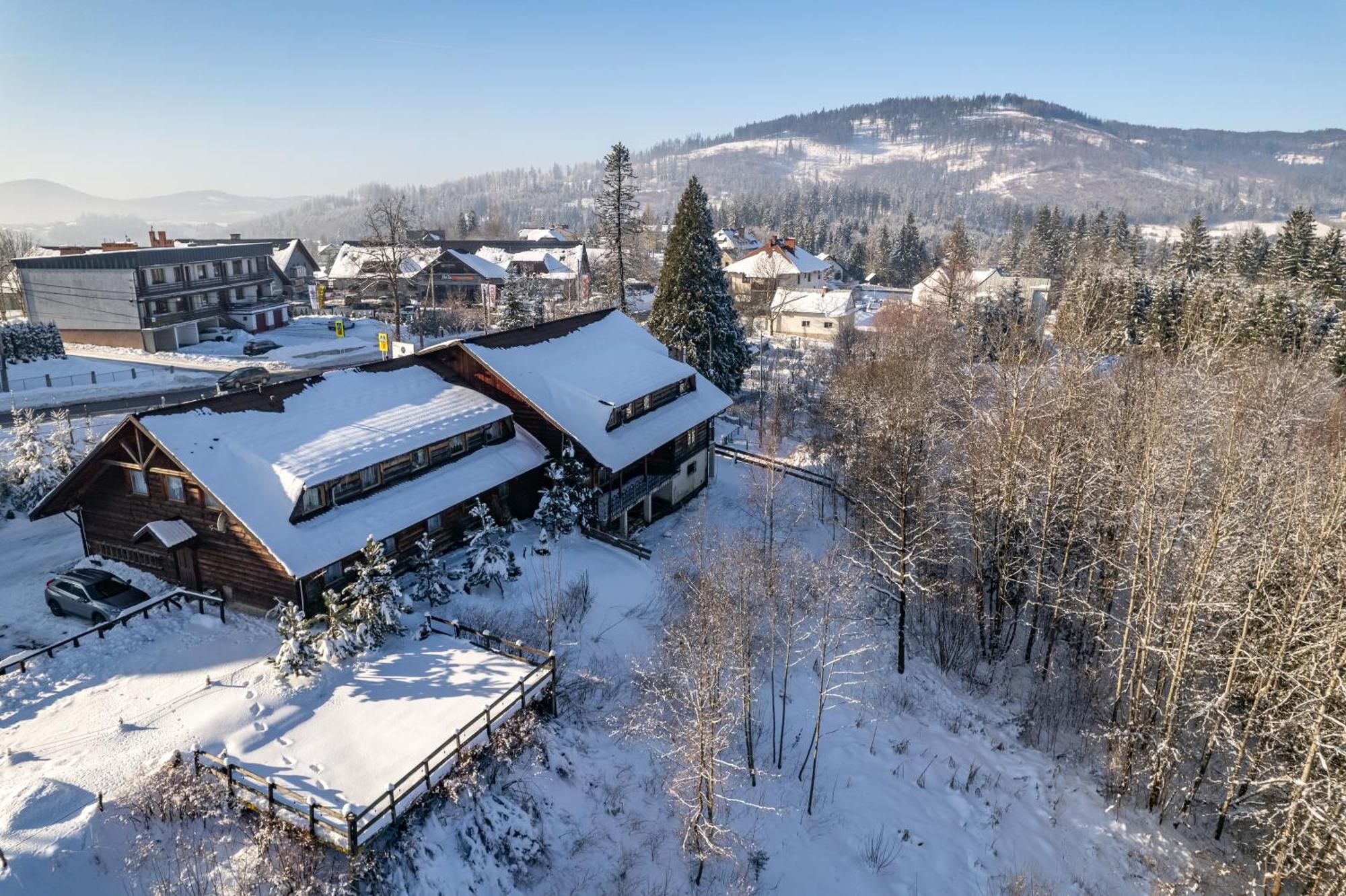 イステブナ Czarna Owca Bed & Breakfast エクステリア 写真